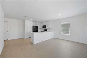 638 Montclair Avenue - Photo 3