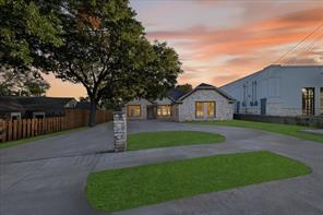 3532 W Jefferson Boulevard - Photo 1