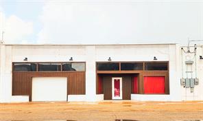 813 HICKORY - Photo 1