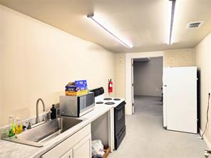 813 HICKORY - Photo 16