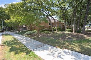 1919 Creek Wood Drive - Photo 2