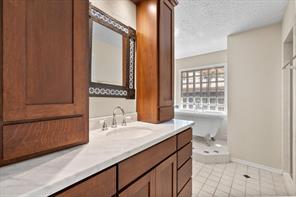1919 Creek Wood Drive - Photo 23