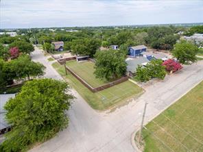 201 E 7th Street - Photo 1