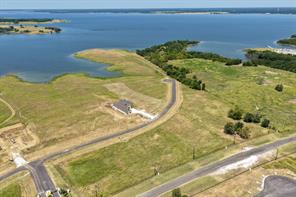 571 Lakeshore Terrace - Photo 1