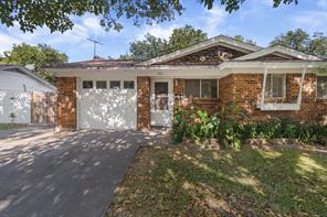 840 Comal Avenue - Photo 2