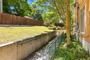 1617 W Oleander Street - Photo 3