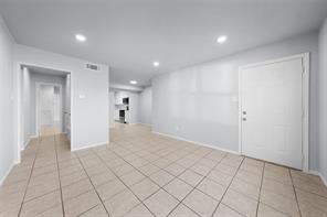 253 Locust Street S - Photo 10