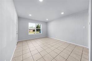 253 Locust Street S - Photo 12
