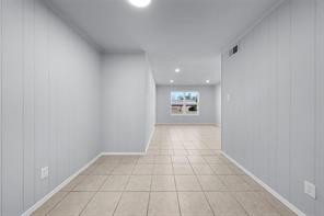253 Locust Street S - Photo 14