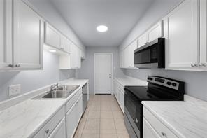 253 Locust Street S - Photo 3