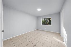 253 Locust Street S - Photo 8