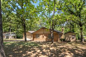2105 Lakeview Drive - Photo 3