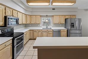 2201 W Brooklake Street - Photo 8