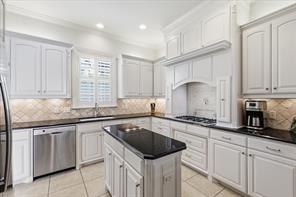 605 Montgomery Street - Photo 11