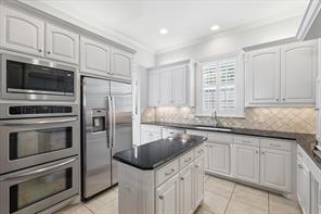 605 Montgomery Street - Photo 12