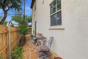 605 Montgomery Street - Photo 28