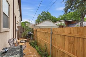 605 Montgomery Street - Photo 29