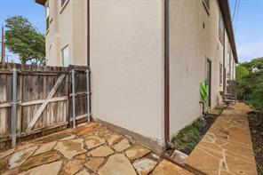 605 Montgomery Street - Photo 30