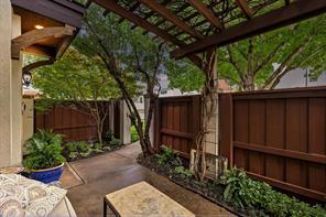 605 Montgomery Street - Photo 39