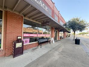 213 W Ennis Avenue - Photo 1