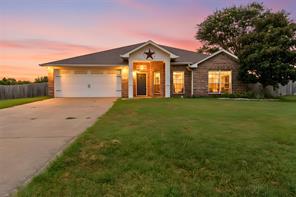 833 Greenwood Circle - Photo 1