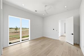 920 Waters Edge - Photo 32