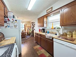 601 Locust Street S - Photo 7