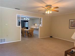 105 W Elm Street - Photo 3