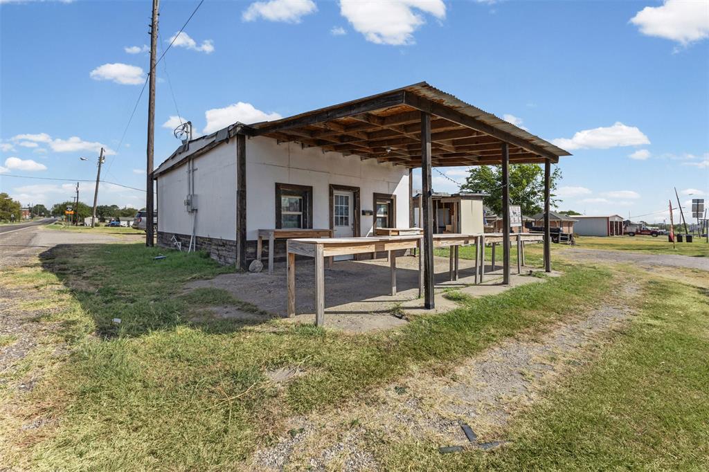 500 E Sycamore Street - Photo 1