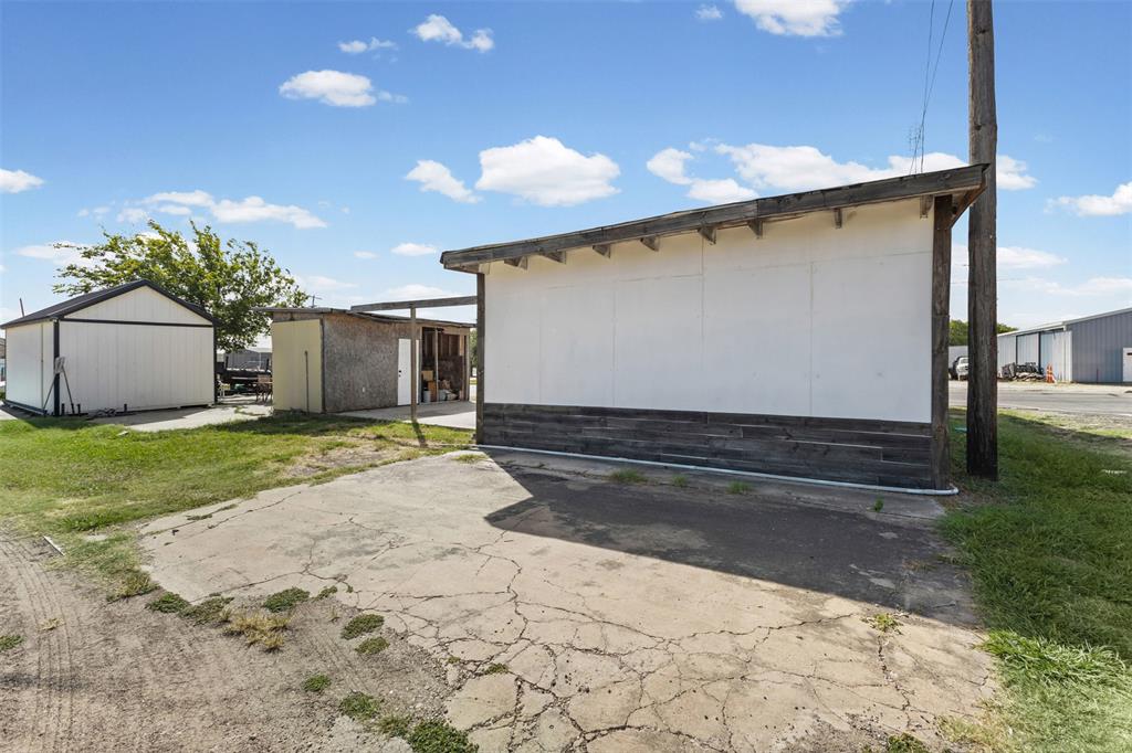 500 E Sycamore Street - Photo 3