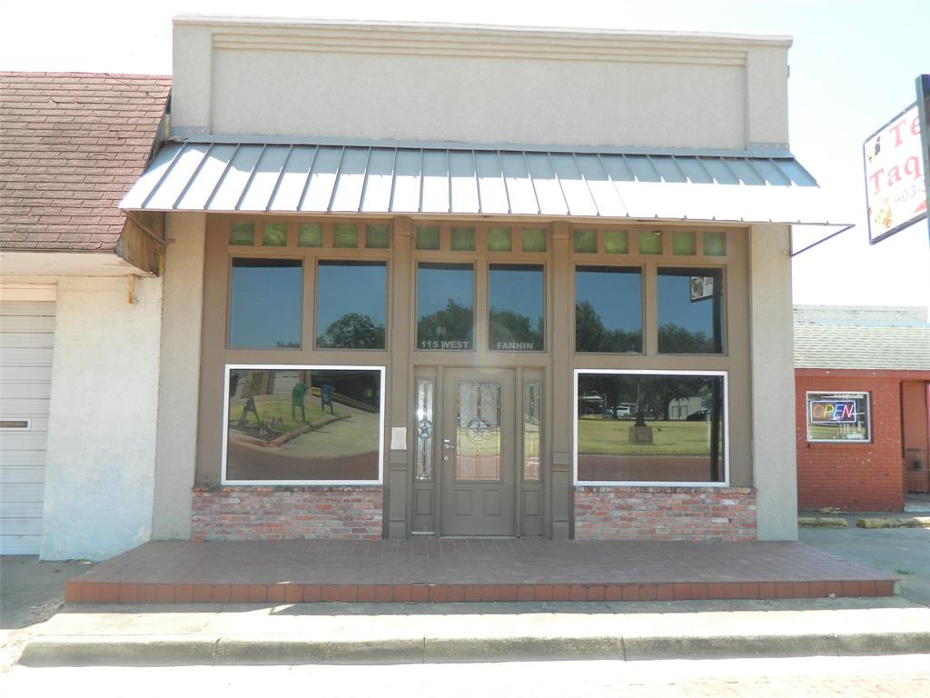 115 W Fannin Street W - Photo 1