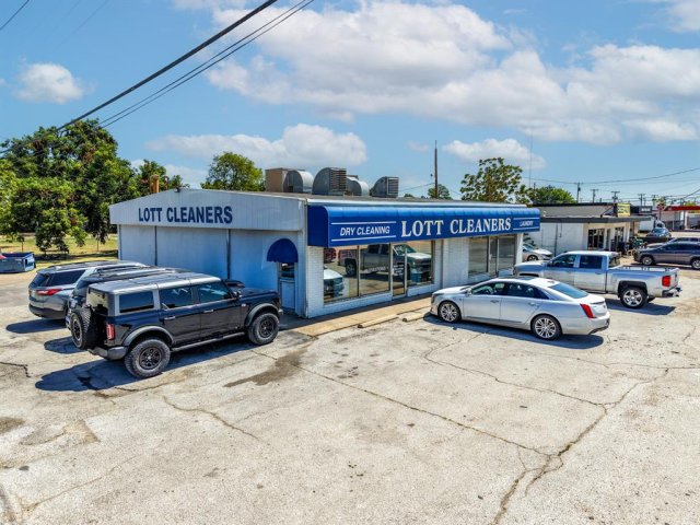 408 W Moore Avenue