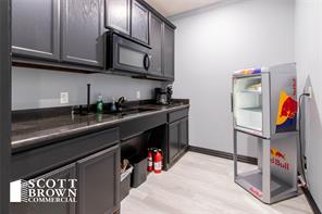 7000 Parkwood Boulevard - Photo 7