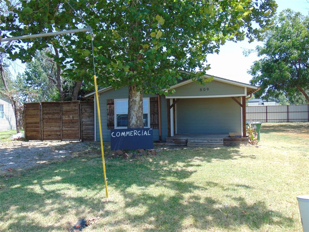 809 Chestnut - Photo 1