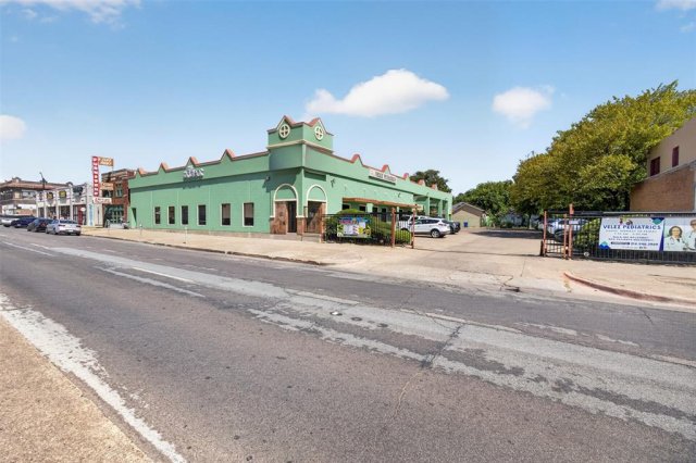 817 W Jefferson Boulevard