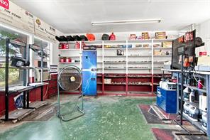 205 W 4th Street - Photo 10