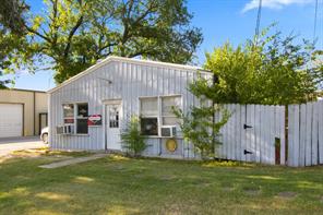 205 W 4th Street - Photo 2