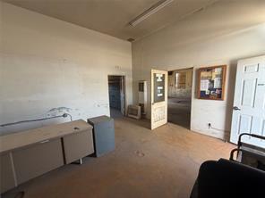 221 N Birch Avenue - Photo 2