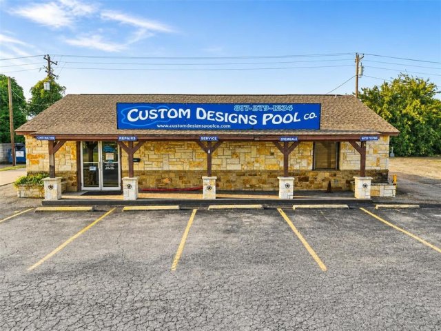 904 E US Highway 377