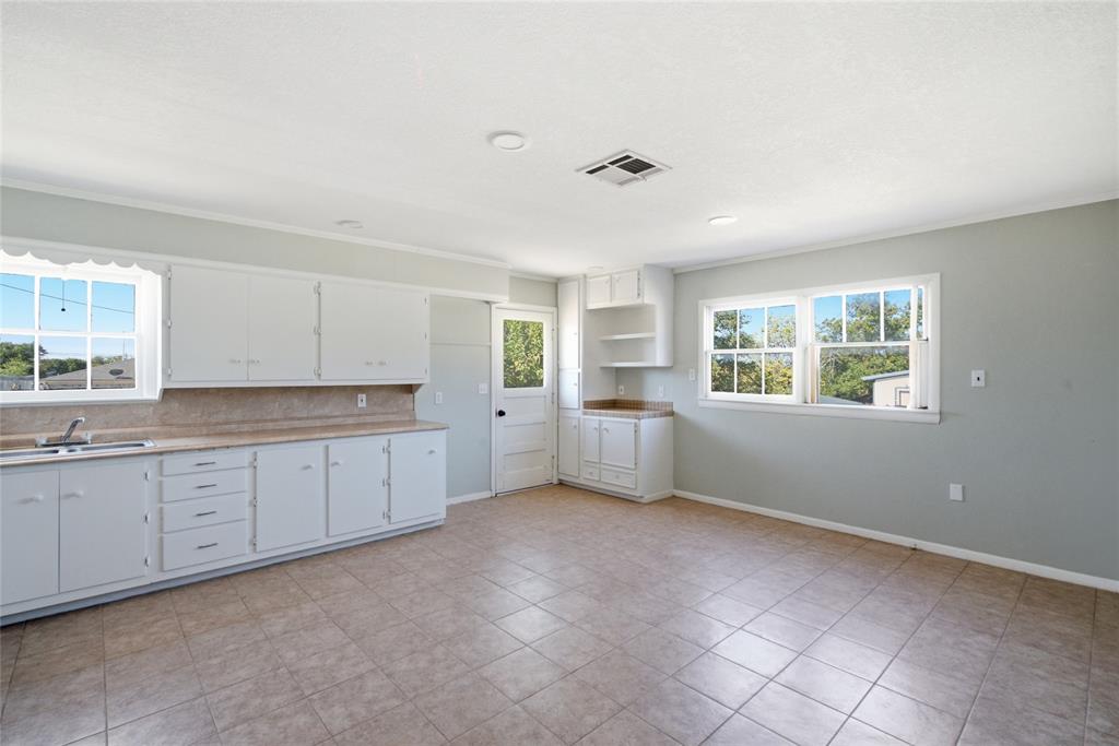 700 E Main Street - Photo 8