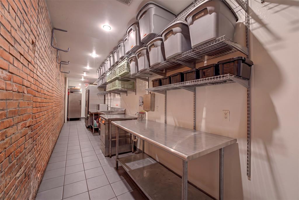 1013 E 15th Street - Photo 19