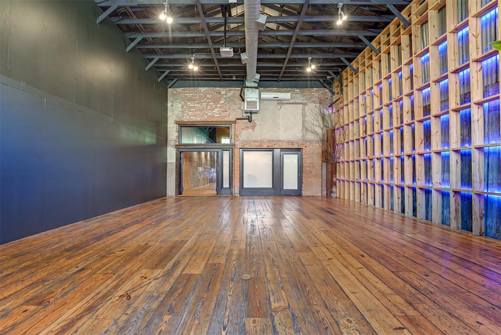 1013 E 15th Street - Photo 21