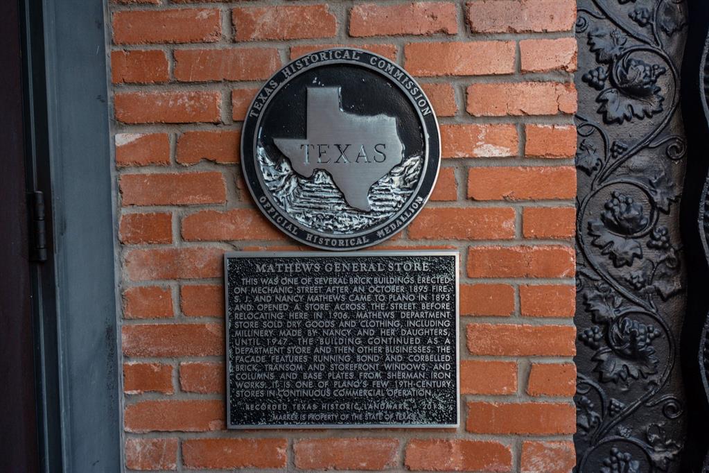 1013 E 15th Street - Photo 3