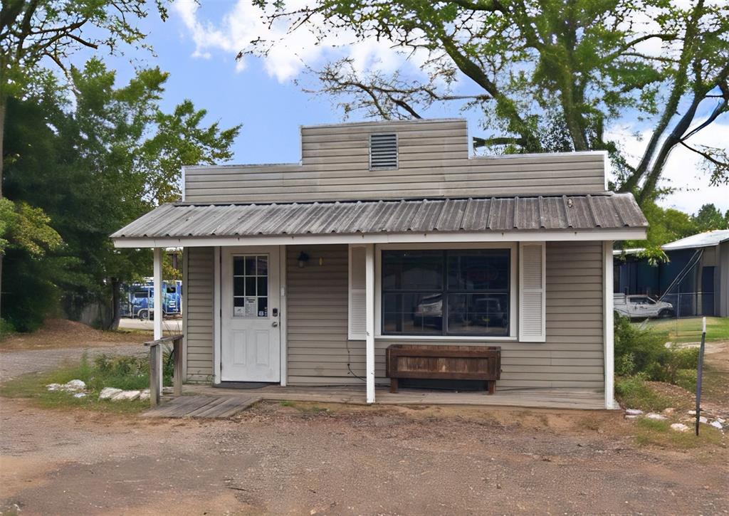 415 W Bermuda Street - Photo 1