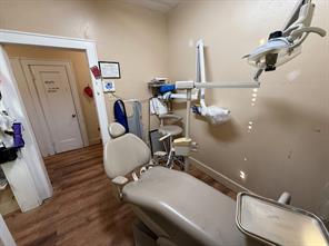 215 N Austin Street - Photo 14