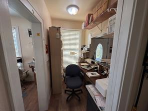 215 N Austin Street - Photo 16