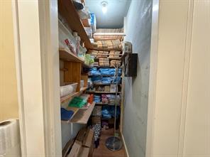215 N Austin Street - Photo 17