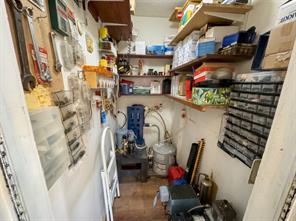 215 N Austin Street - Photo 20