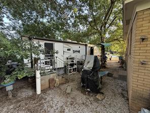 215 N Austin Street - Photo 21