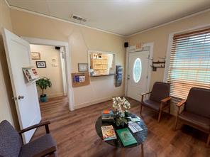 215 N Austin Street - Photo 9